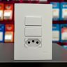 conjunto 2 interruptores simples 10a tomada 10a 250v i9 ia