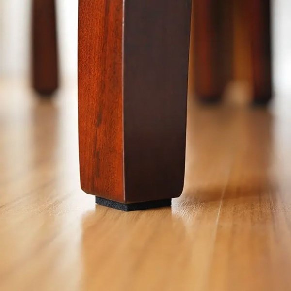 01 feltro adesivo quadrado 22x22mm preto com 16 unidades